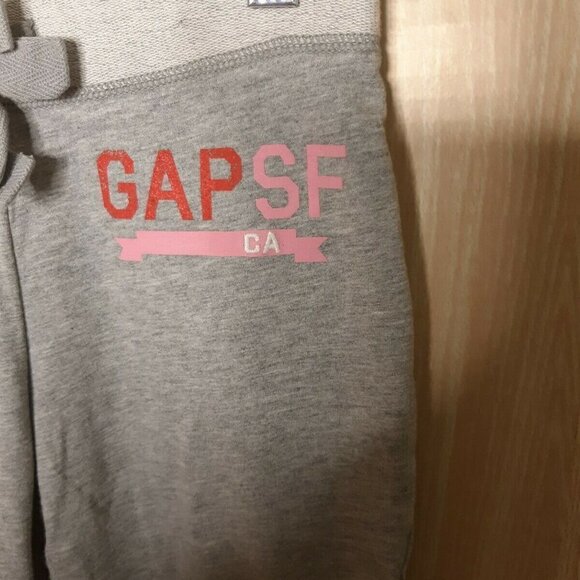 Gap Girl's Gray Cuffed Capri Sweatpants. Small 6-7 - Picture 6 of 9